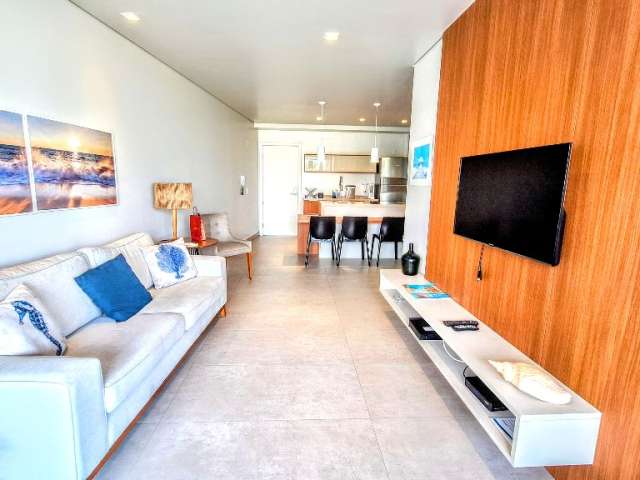 Apartamento pé na areia com lazer completo na Riviera