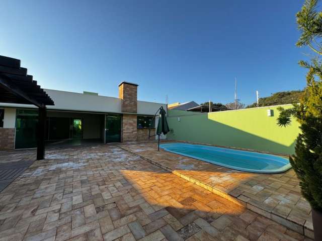 Casa com piscina Comercial e Residencial com 3 quartos