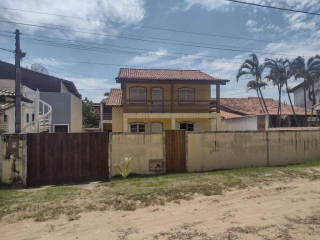 ** Ótima Casa colado a Lagoa e Rodovia, com PISCINA São Pedro da Aldeia