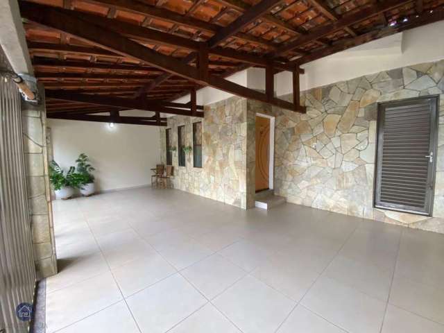 Oportunidade Única! Casa Espaçosa com Vista Incrível!