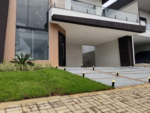 Linda casa em condomínio fechado disponível para venda!