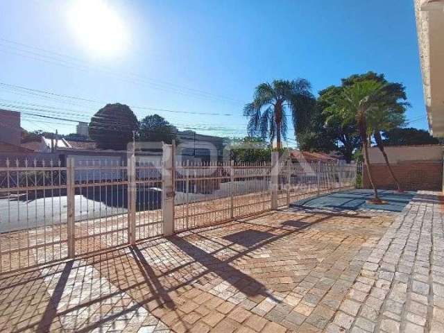 Casa padrão para alugar em Ribeirânia, Ribeirão Preto: 03 dormitórios e 05 garagens