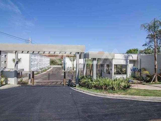 Apartamento de 2 dormitórios com armários e eletrodomésticos no Jardim Itaú