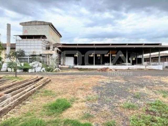 Galpão industrial muito bem localizado à 2 Km do Aeroporto Leite Lopes em Ribeirão Preto e à 3 Km da Rodovia Anhanguera