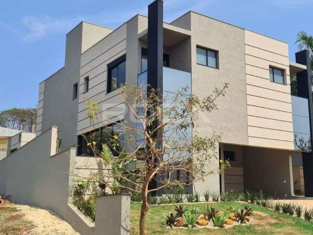 Surpreenda-se com esta casa sofisticada e exclusiva, com acabamento de primeira linha no estilo contemporâneo!