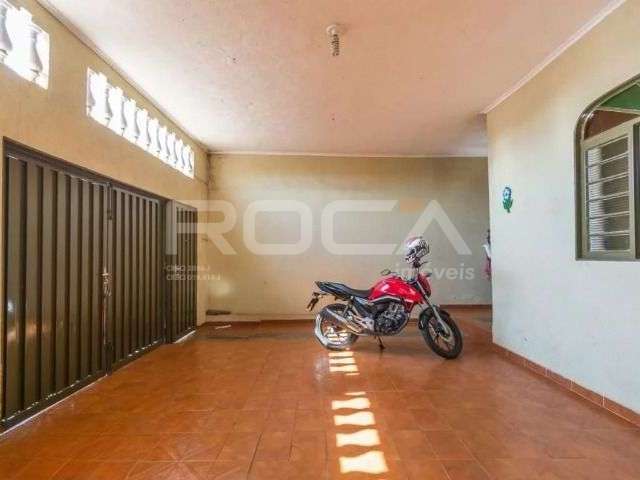 Casa à venda com 2 dormitórios no bairro Vila Tibério em Ribeirão Preto.