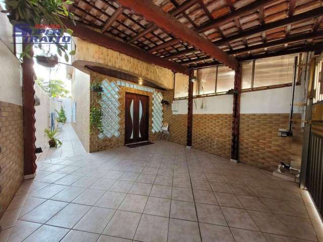 Sobrado com 3 dormitórios à venda, 196 m² por R$ 790.000,00 - Vila Guilhermina - Praia Grande/SP