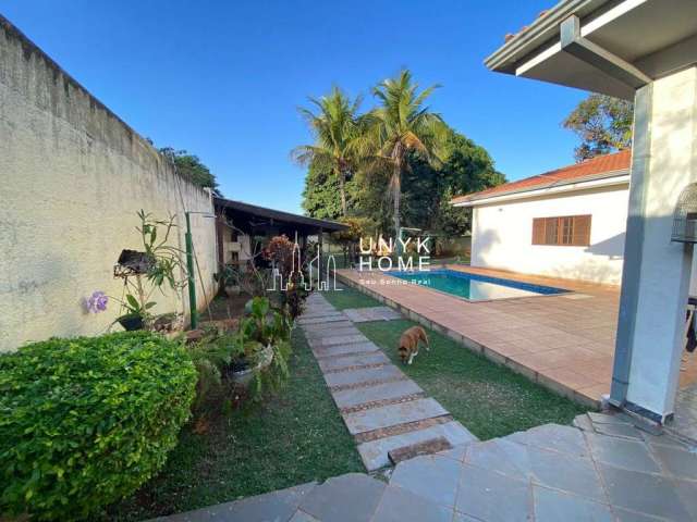 Casa em condomínio fechado, a  venda em Americana, com piscina , jardim e área Gourmet !