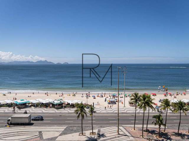 Apartamento Frente Mar em Copacabana, andar alto.