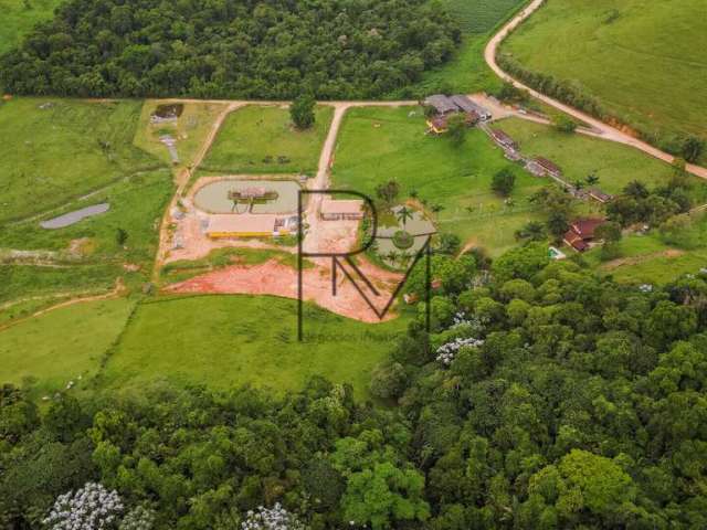 Fazenda Cachoeiras de Macacu/RJ, porteira fechada, com 20 hectares e rica diversidade em animais!