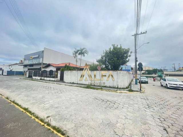 Casa com terreno de 625m2 no centro de navegantes