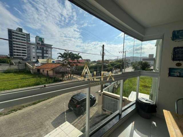 Apartamento com elevador na quadra mar