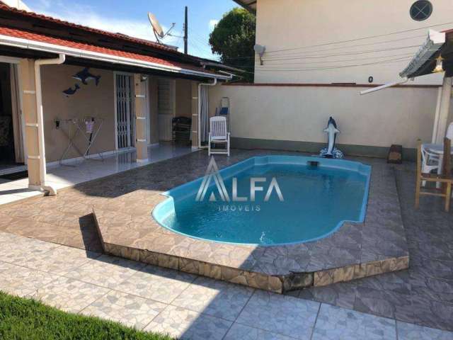 Casa Com piscina e próximo ao mar