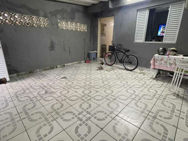 Casa geminada à venda com 2 dormitórios, 2 vagas, no bairro Radio Clube - Santos/SP