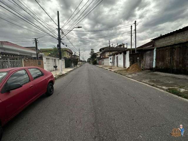 Casa à venda no bairro Bom Retiro, com dois dormitórios.