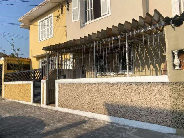 Sobrado à venda no bairro Vila São Jorge, com 2 quartos e 2 banheiros.