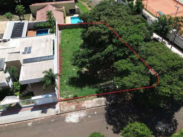 À venda: Amplo terreno no Parque Residencial Alcântara, próximo ao bosque.