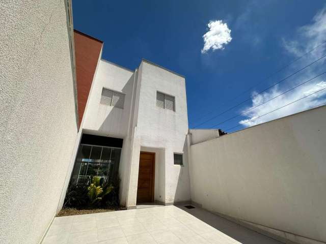 Casa Geminada à Venda em Londrina: Vista Panorâmica e Ótima Localização