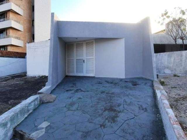 Casa Para Alugar com 04 Quartos no Bairro de Fátima, Fortaleza/CE