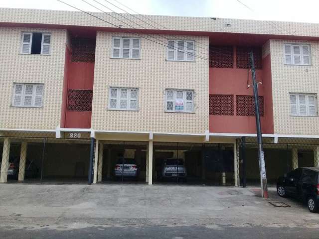 Apartamento C/ 2 Quartos Para Alugar No Bairro Pici em Fortaleza/CE