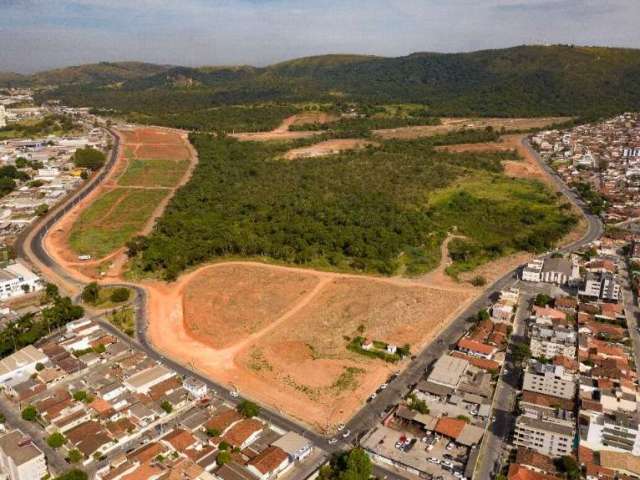 Lotes a partir de 525 m²  Infraestrutura completa com Acessibilidade, mobilidade, conforto e segurança. Água, luz e esgoto Ruas asfaltadas Passeios gr