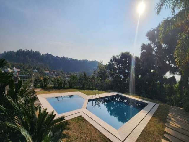 Casa à venda no Condomínio Vila Alpina , 5 quartos, 5 suítes, com piscina e área gourmet com vista maravilhosa para as montanhas  Belíssima Casa à venda Vila Alpina , 5 quartos, 5 suítes, com piscina,