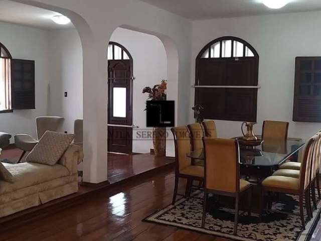 Casa mobiliada e decorada a venda com porteira fechada no Jardim Cambuí em Sete Lagoas.  Casa com 6 quartos, sendo 2 suítes máster, 1 suíte com banhei