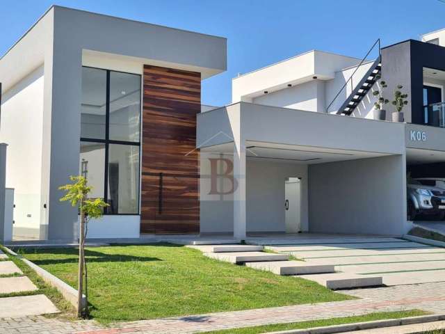 Casa de alto padrão em condomínio com 3 quartos, 3 suítes e 200m² em Maricá-RJ. Agende sua visita agora!