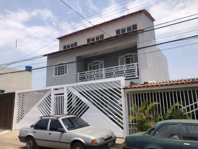 Excelente sobrado 3 pavimentos QNP 16  Ceilândia DF