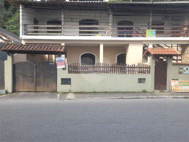 Casa térrea com 4 quartos à venda em Centro - RJ