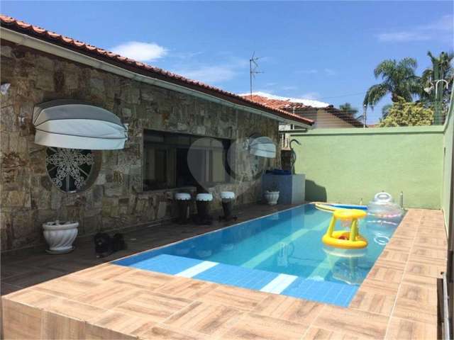 Casa com 3 quartos à venda em Jardim Virgínia - SP