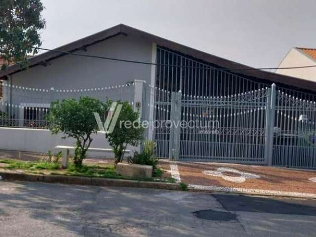 Casa com 3 quartos à venda no Jardim dos Oliveiras, Campinas , 222 m2 por R$ 640.000