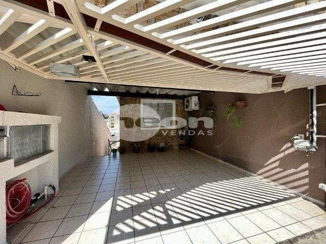 Sobrado com 3 dormitórios à venda, 200 m² por R$ 630.000,00 - Jardim Las Vegas - Santo André/SP