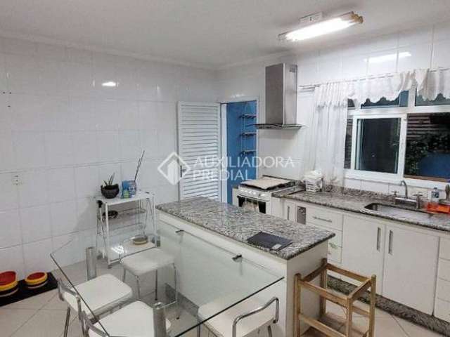 Sobrado com 3 dormitórios à venda, 186 m² por R$ 850.000,00 - Vila Pires - Santo André/SP