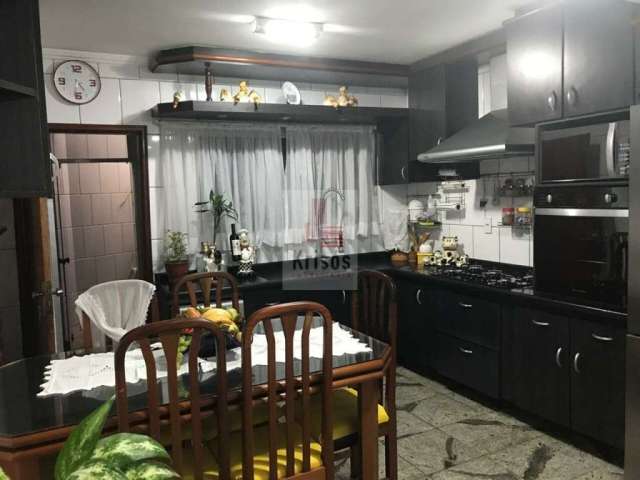 Linda casa reformada com espaço gourmet e churrasqueira