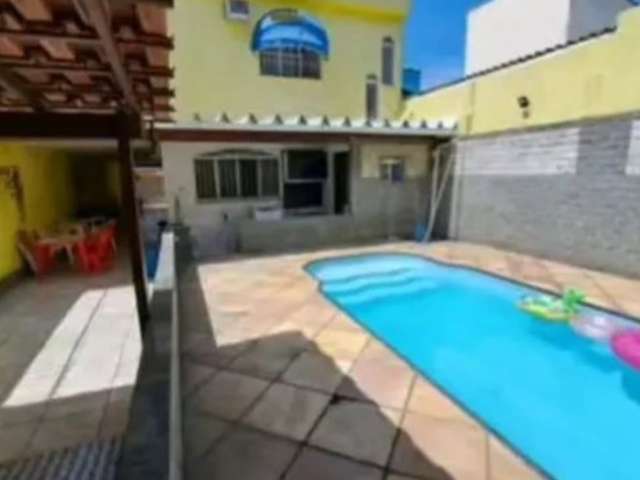 Casa com quatro quartos, bairro alessandra campo grande rj.