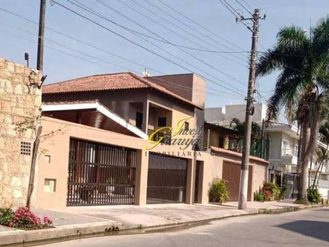 Casa com 4 suítes, 4 vagas de garagem, 50metros da praia, espaço gourmet na Praia da Enseada no Guarujá/SP.