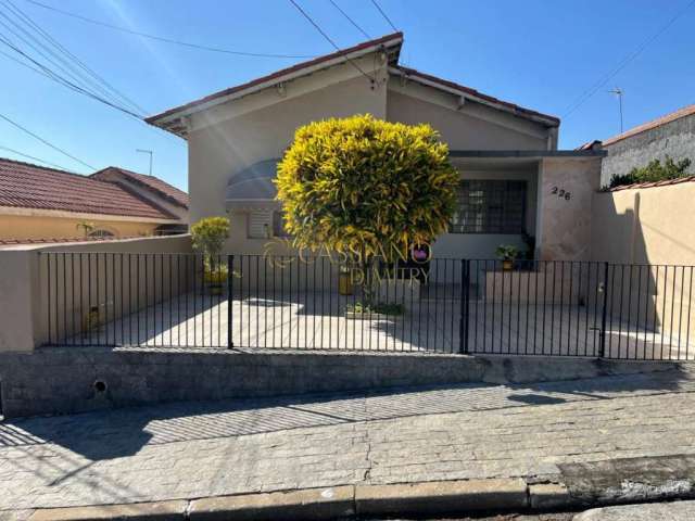 Casa à Venda de 230m² | 06 dormitórios e 08 vagas de garagem | Vila Maria - São José dos Campos