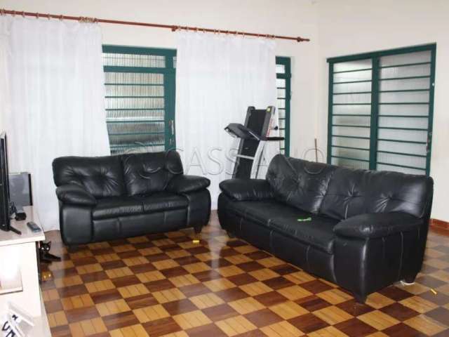 Casa térrea à venda de 120m² | 04 dormitórios, 01 banheiro e 03 vagas de garagem | Vila Maria - São José dos Campos |