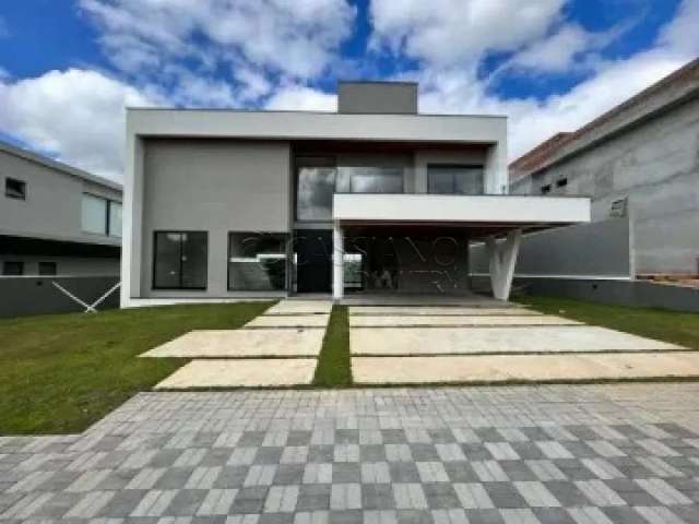 Casa sobrado com 484,00m² no Urbanova | Reserva do Paratehy