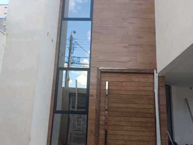 -Linda casa, sobrado, casa nova, 4 suítes, piscina, aceita financiamento Guara II