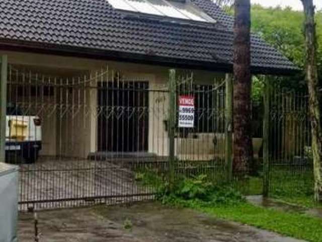 Casa 4 dormitórios ou + para Venda em Curitiba, Bacacheri, 5 dormitórios, 3 suítes, 3 banheiros, 3 vagas