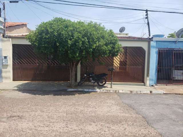 Casa para Venda em Cuiabá, Coophamil, 2 dormitórios, 1 suíte, 2 banheiros, 3 vagas