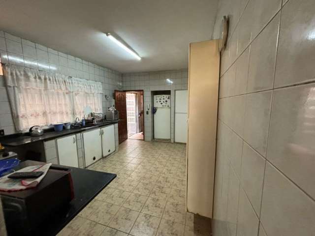 Casa assobradada para venda, 3 dormitórios - 2 vagas - Jardim Maringá