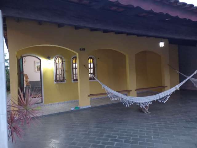 Casa de esquina em itanhaém