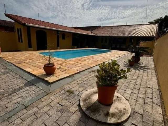 Casa com Piscina á Venda no Cibratel em Itanhaém/SP