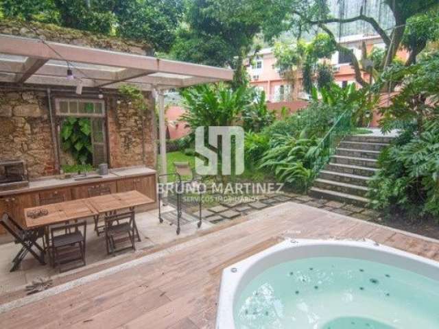 Aconchegante casa reformada com belo jardim, piscina, vista verde