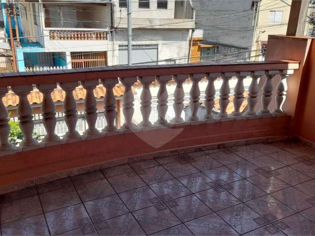 Sobrado residencial na Vila Maria. 6 quartos, 3 salas, 3 banheiros e 3 vagas.