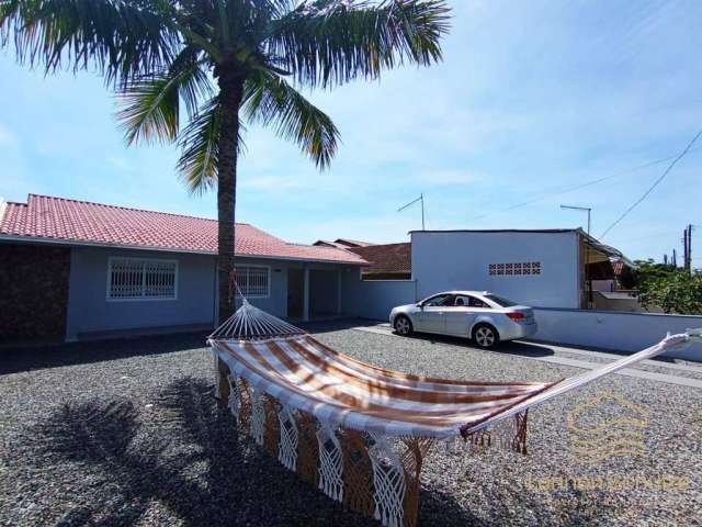 Casa de laje com 3 quartos sendo 1 suíte em Balneário Barra do Sul - Centro