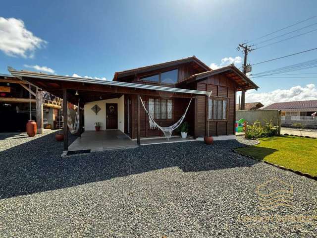 Casa madeira de lei com 3 quartos em Balneário Barra do Sul - Pinheiros